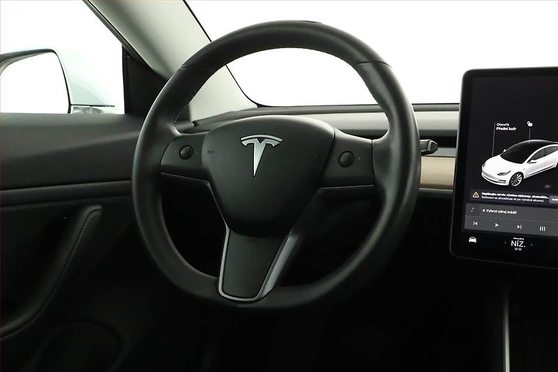 Tesla Model 3 (2019) Long Range 4WD 78kWh, SoH 82% - fotka 8 z 20