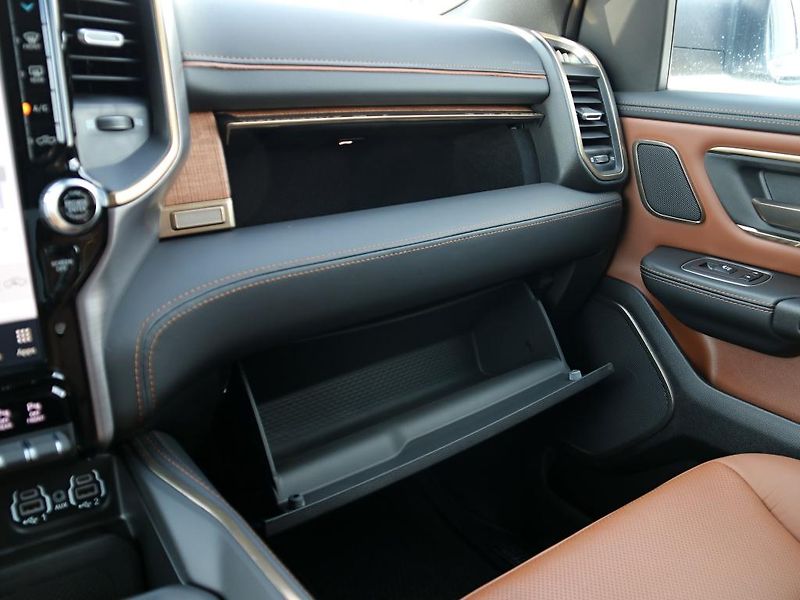 RAM 1500 (2024) Longhorn Sport 5.7 V8 Hemi  - fotka 26 z 39