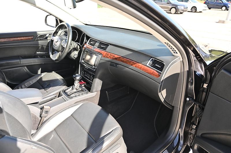 Škoda Superb 2.0TDI 125KW DSG Rezervace - fotka 31 z 56