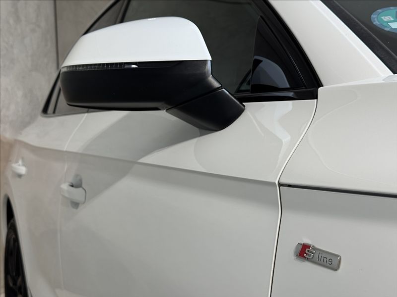 Audi Q5 2,0 TDi  Quattro S-Line Assist - fotka 6 z 50