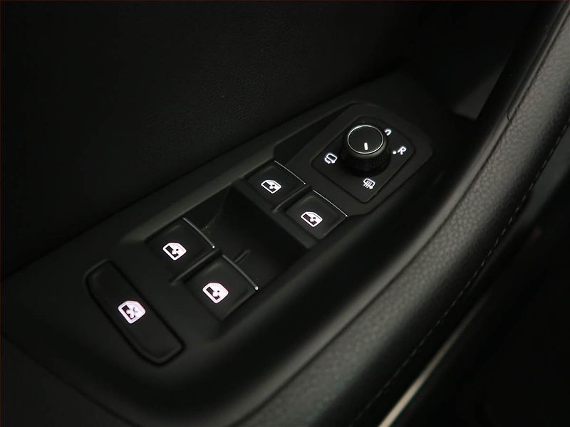 Volkswagen Passat (2016) 2.0 TDI, 4X4, Automat, Kůže - fotka 20 z 21