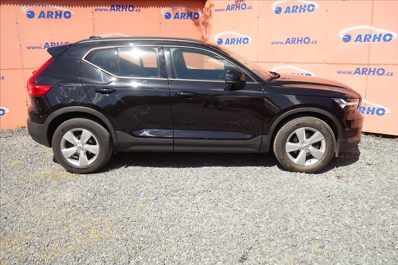 Volvo XC40 2,0 D3 110KW, MANUAL, FWD. - fotka 8 z 37