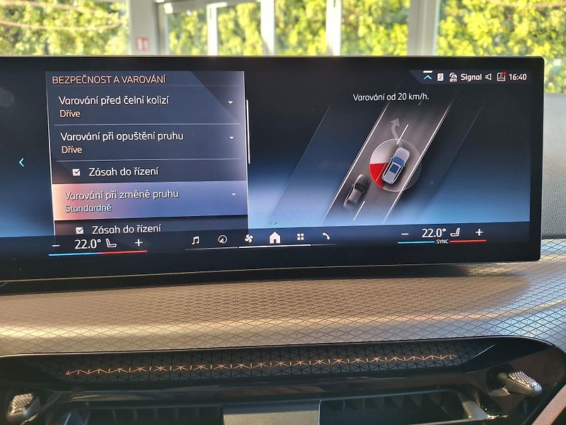 BMW Řada 3 320d xDrive Touring M-Sport - fotka 23 z 37