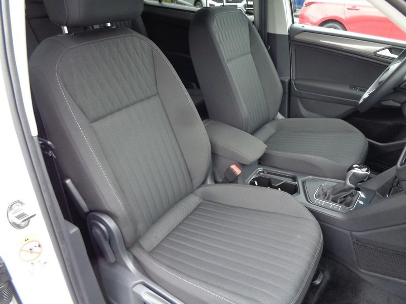 Volkswagen Tiguan 2.0 TDI DSG Life 7 míst 110kW - fotka 20 z 30