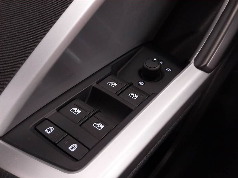 Audi Q3 (2020) basis 35 TFSI - fotka 19 z 26