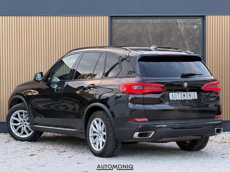 BMW X5 (2019) xDrive30d Panorama, Ambient - fotka 6 z 27