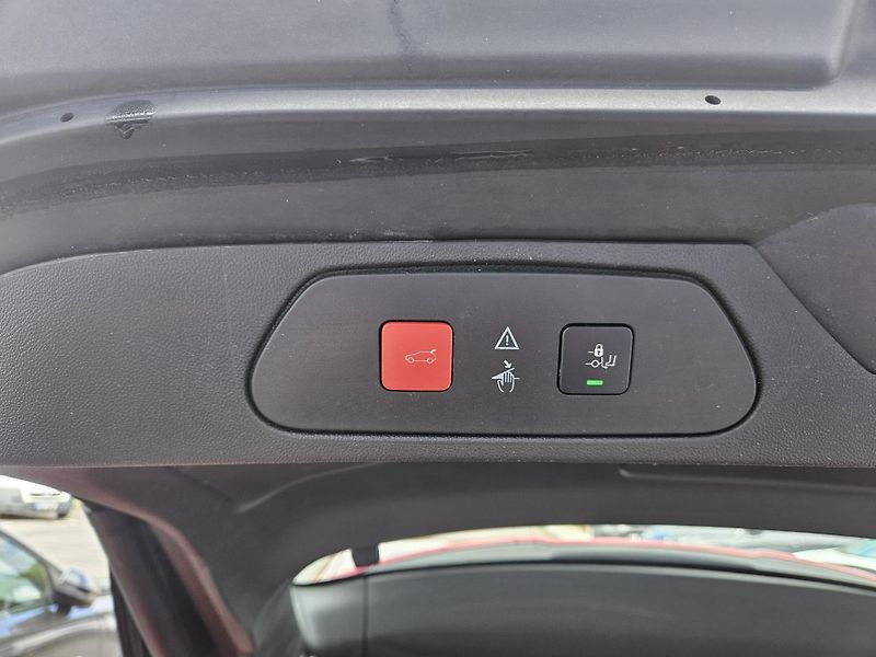 Opel Grandland X (2020) Plug-In Hybrid 200 4x4 EAT8 - fotka 28 z 31