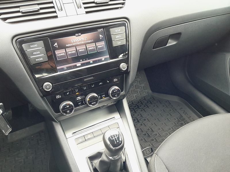 Škoda Octavia 1.6 TDI 85 kW - fotka 19 z 27