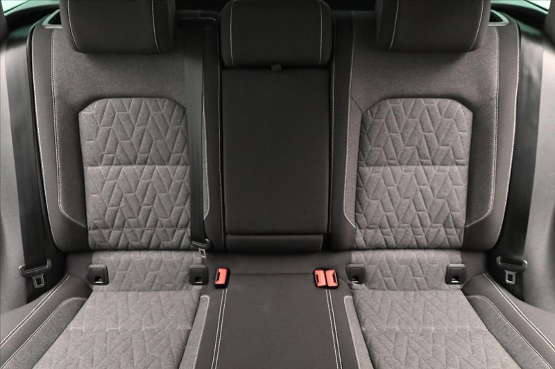 Volkswagen Passat 2,0 TDI 110kW DSG Business Zár - fotka 27 z 31