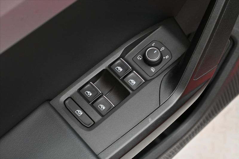 Seat Leon 1,4 FR TSI 150 kW e-Hybrid Zár - fotka 24 z 30