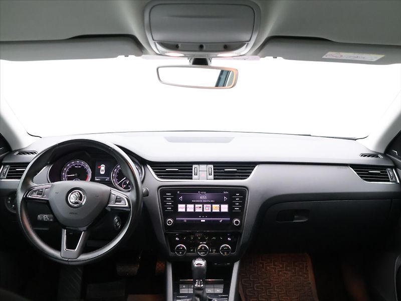 Škoda Octavia 2,0 TDI 110kW DSG CZ Style LED - fotka 21 z 28