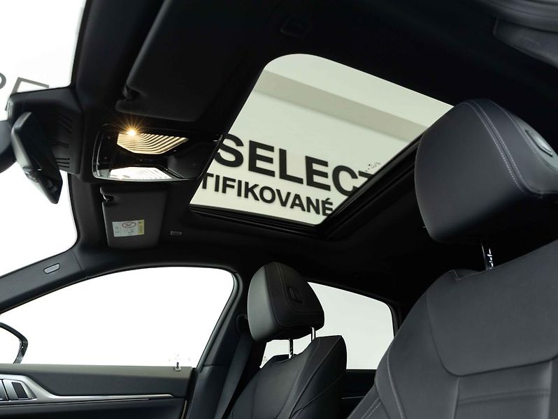 BMW Řada 4 M440i xDrive Gran Coupé - fotka 21 z 22