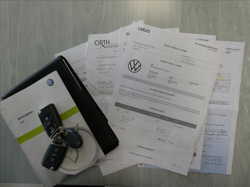 Volkswagen Golf 1,4 TSi 103kW DSG, webasto - fotka 40 z 42