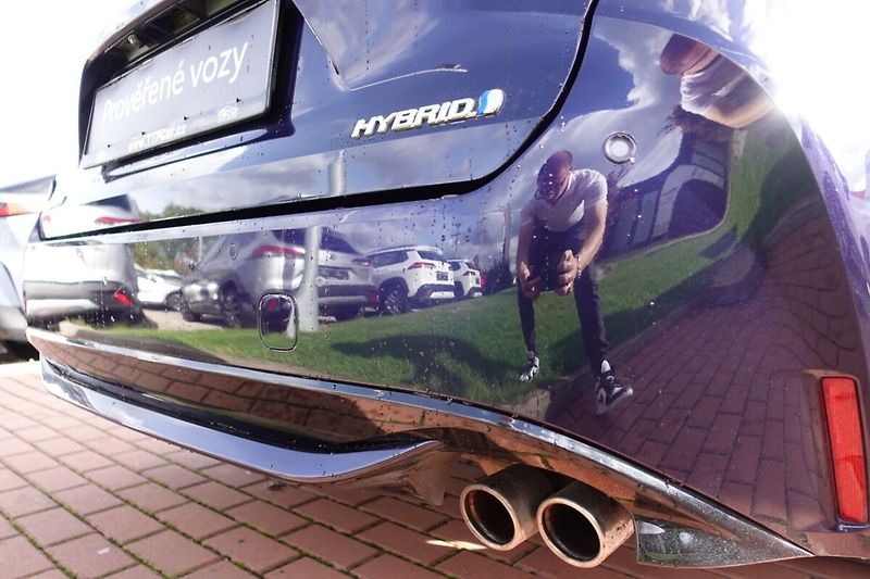 Toyota Corolla 2.0 HEV Comfort Style Tech TS - fotka 28 z 31