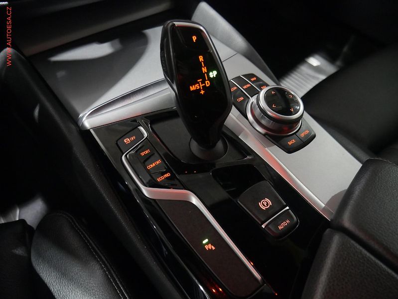 BMW Řada 5 (2017) 2.0d 520xd, AT, LED, panor - fotka 18 z 24