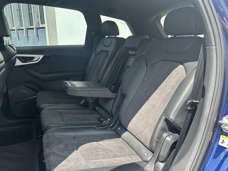 Audi SQ7 (2018) 4.0 biTDI V8 320 kW tiptronic - fotka 57 z 62