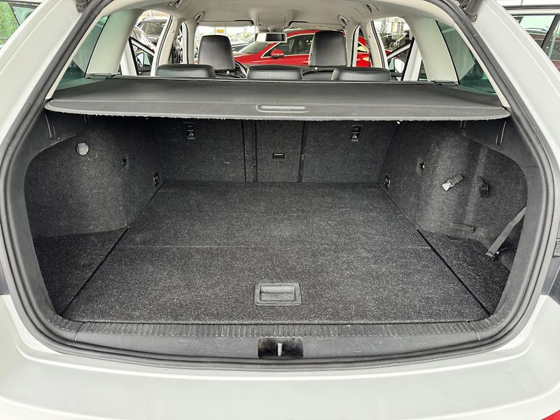 Škoda Octavia 2,0TDI DSG*Navi*Xenon*Kamera - fotka 34 z 36
