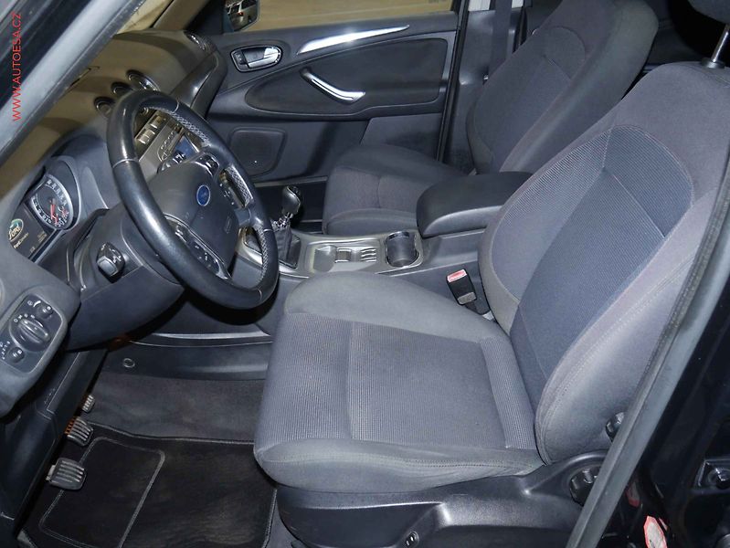 Ford S-MAX (2009) 2.2.TDCi, xenon, autoAC - fotka 9 z 20