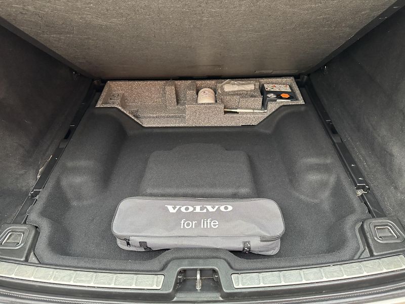 Volvo XC60 XC60-D5-173KW-AWD-ČR - fotka 28 z 28