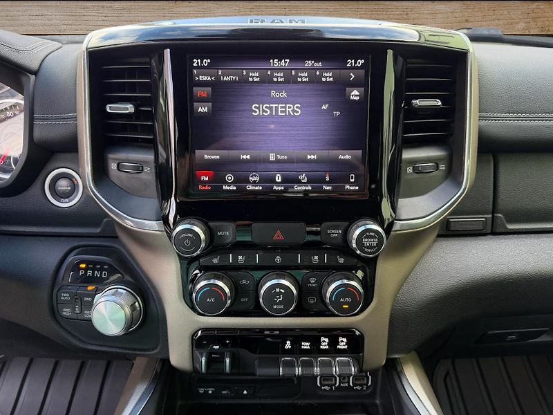 Dodge RAM (2019) +HEMI+LARAMIE+OFFROAD PAKET+ - fotka 19 z 22