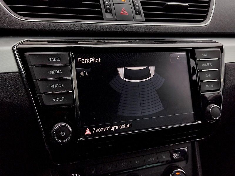 Škoda Superb (2015) Combi Ambition Business  2,0 T - fotka 18 z 36