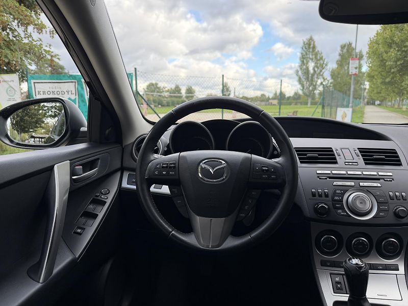 Mazda 3 1.6 90th Anniversary - fotka 23 z 26