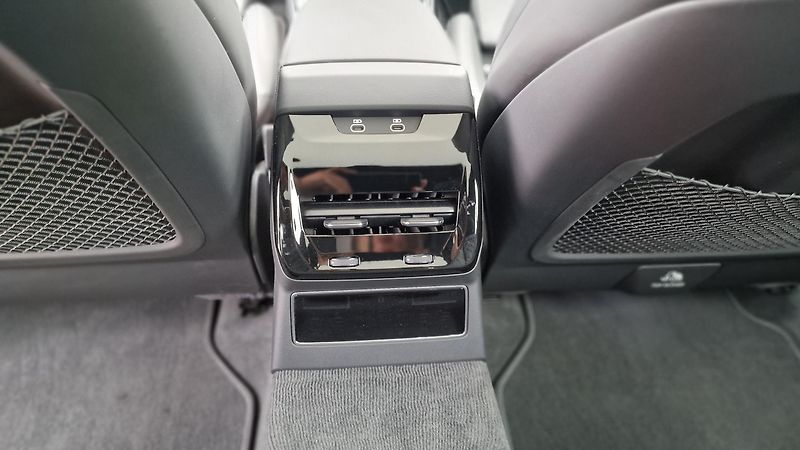 Audi A6 Avant (2025) quattro S-line Vzduch Pano Taž - fotka 31 z 52