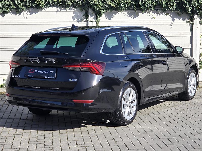 Škoda Octavia 1,5 eTSi 110kW DSG Style Plus - fotka 6 z 25