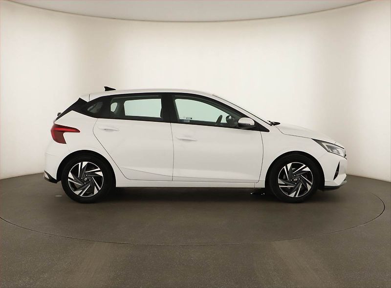 Hyundai i20 (2023) Smart 1.0 T-GDI MHEV, ČR,1.maj - fotka 6 z 14
