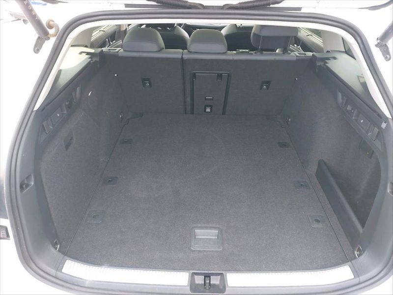 Volkswagen Passat 2,0 TDI PANORAMA,WEBASTO,TAŽNÉ - fotka 8 z 12