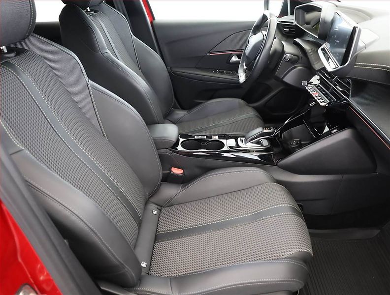 Peugeot 208 (2021) e-GT 50 kWh, SoH 99%, Automat - fotka 7 z 24