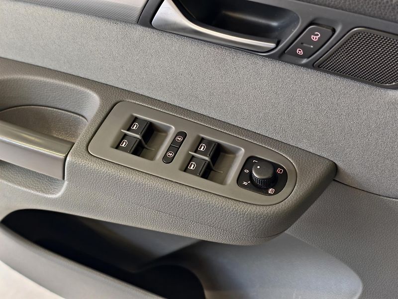 Volkswagen Sharan 2.0 TDi 125kW 7 MÍST KAMERA  - fotka 18 z 23