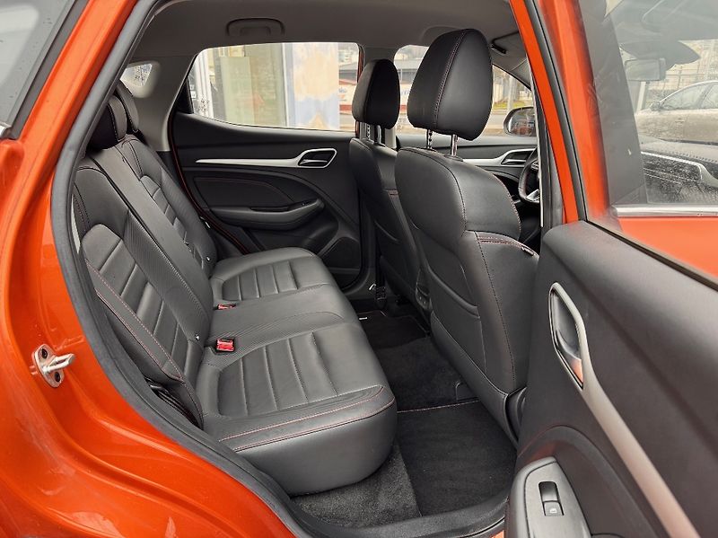 MG ZS (2023) 1,0 TGI (111k) 6AT Exclusive - fotka 35 z 42