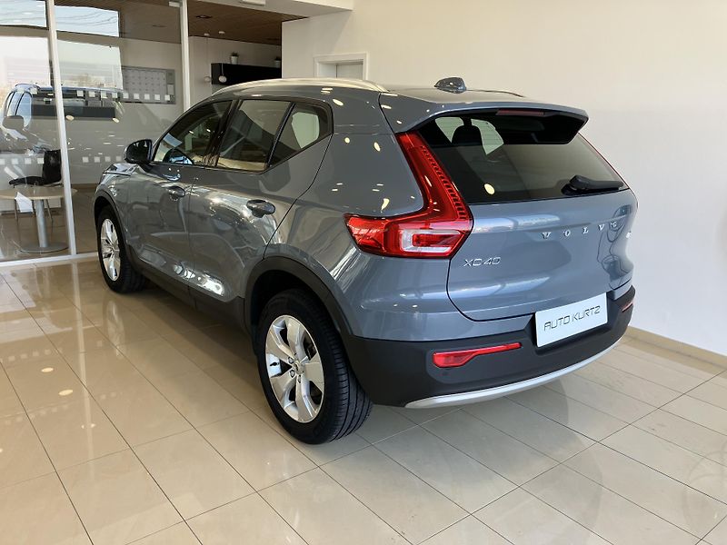 Volvo XC40 B4 Momentum Advance AT8 - fotka 6 z 41