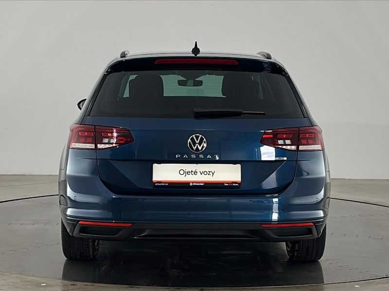 Volkswagen Passat Business DSG - fotka 17 z 31