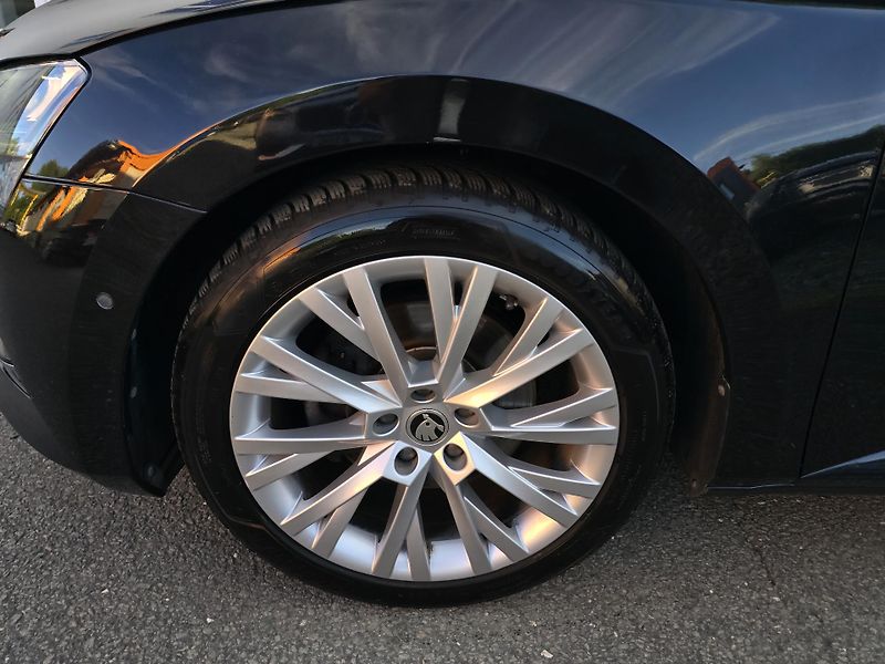 Škoda Superb 2,0 TDI DSG STYLE VIRTUAL NAVI - fotka 49 z 51