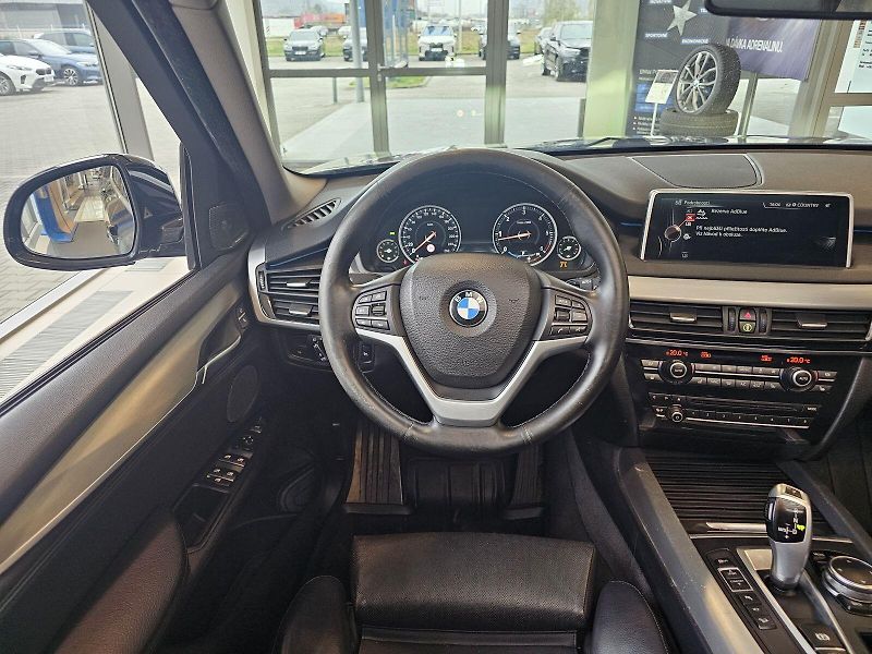 BMW X5 xDrive30d - fotka 16 z 23