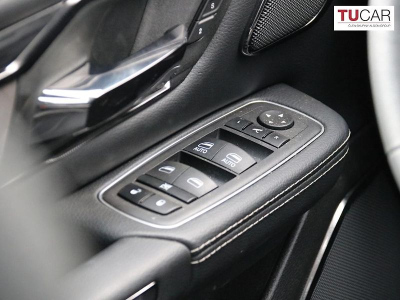 RAM 1500 (2024) Laramie 5.7 V8 HEMI E-Torque - fotka 36 z 38