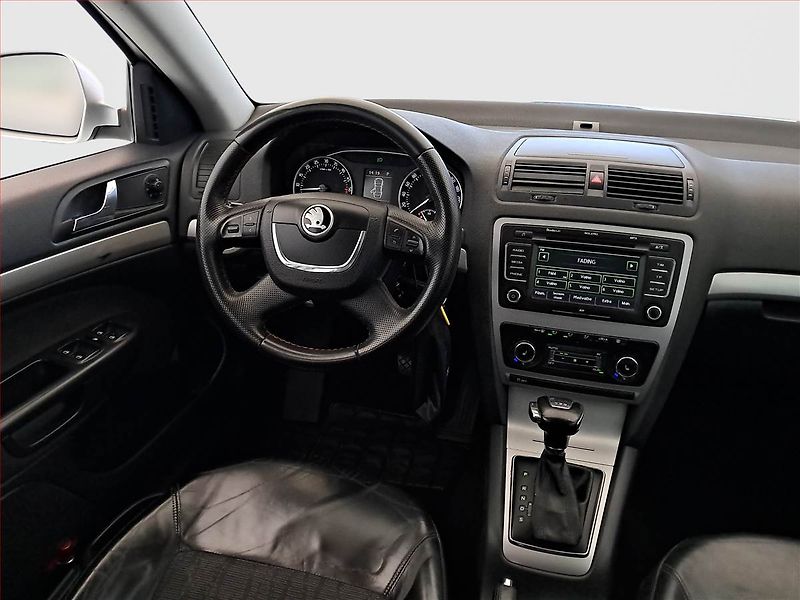 Škoda Octavia (2012) 1.6 TDI, Automat - fotka 7 z 17