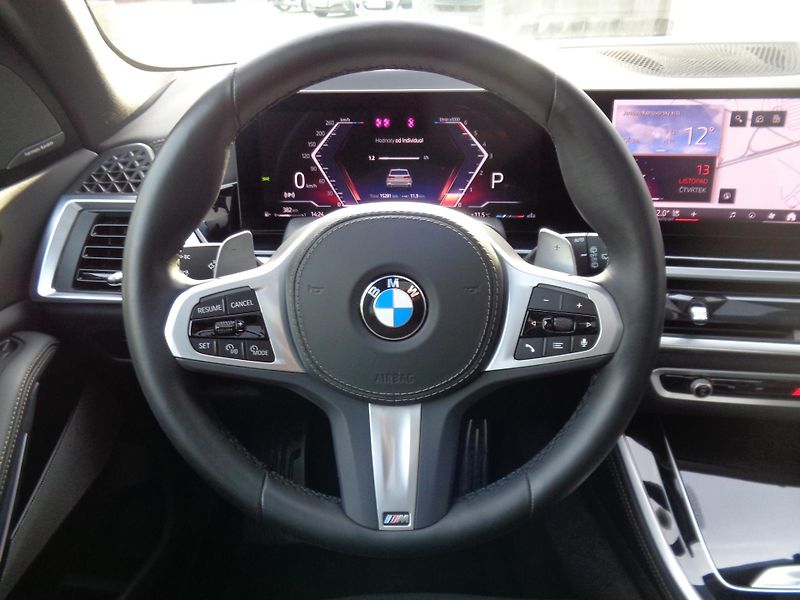 BMW X5 xDrive30d M-Sport - fotka 10 z 28