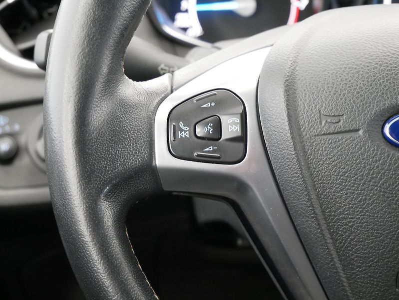 Ford Fiesta - fotka 15 z 24