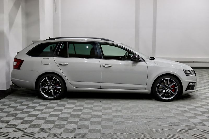Škoda Octavia 3 FL 2.0 TSI 180 kW DSG RS - fotka 4 z 43