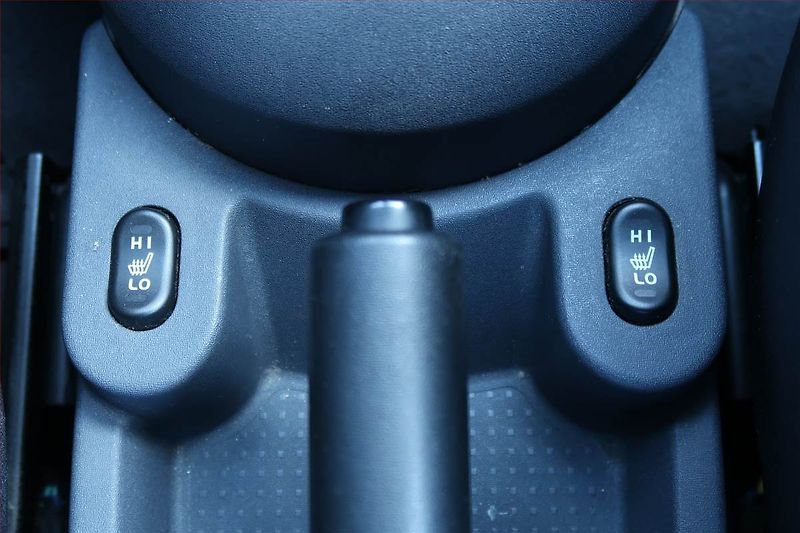 Mitsubishi Colt (2013) 1.3, Tempomat, Vyhř. sedaček - fotka 18 z 19
