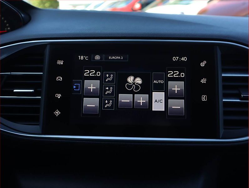 Peugeot 308 (2017) Style 1.6 BlueHDi, Serv.kniha - fotka 16 z 20