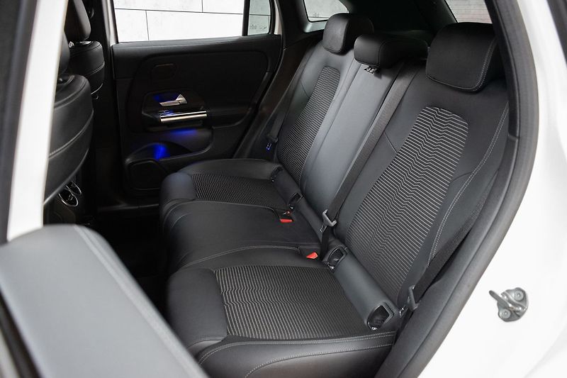 Mercedes-Benz GLA 200d 4MATIC*KEYLESS*ČR 1.MAJ* - fotka 11 z 46