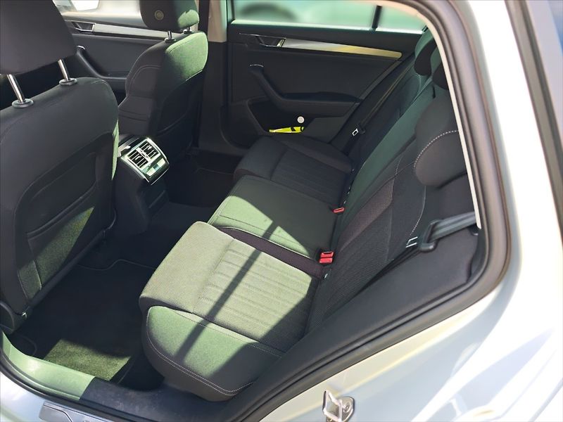 Škoda Superb 2,0 TDI 110 Style DSG - fotka 8 z 11