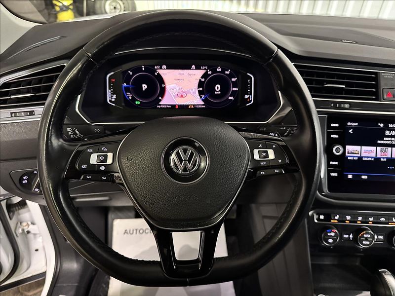 Volkswagen Tiguan Allspace R-LINE 140kW 4M HUD DCC LED - fotka 17 z 52