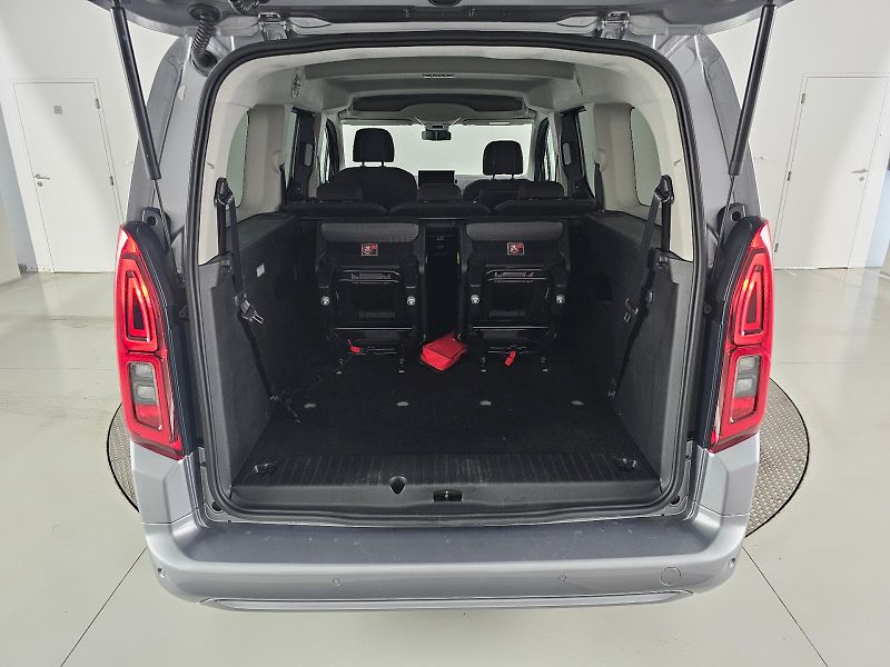 Toyota ProAce City Verso (2025) L2 1.2T 110k FAMILY 7S LONG - fotka 20 z 20