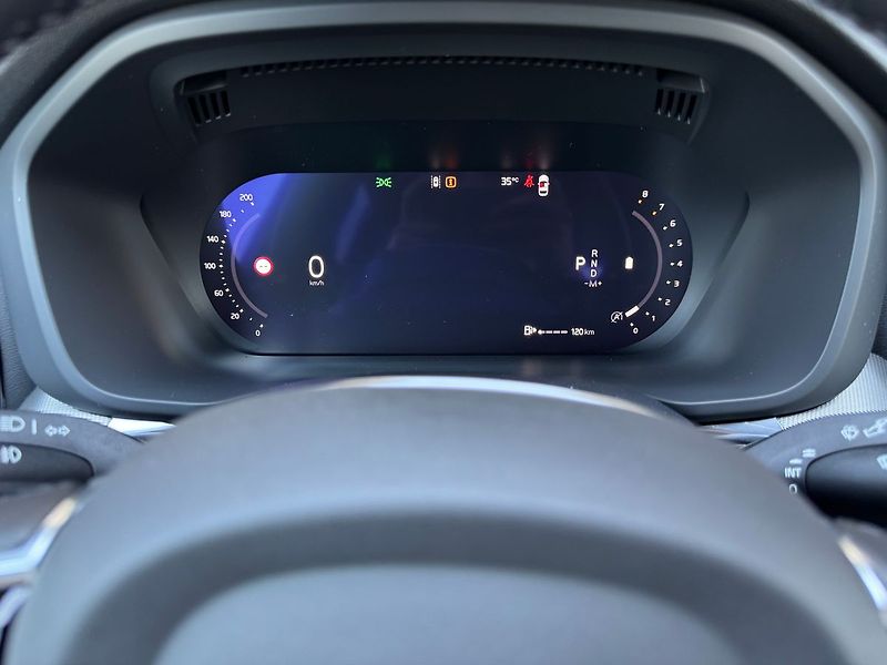 Volvo XC60 (2026) AKCE 4+4 PLUS B5, BLACK EDITIO - fotka 16 z 23