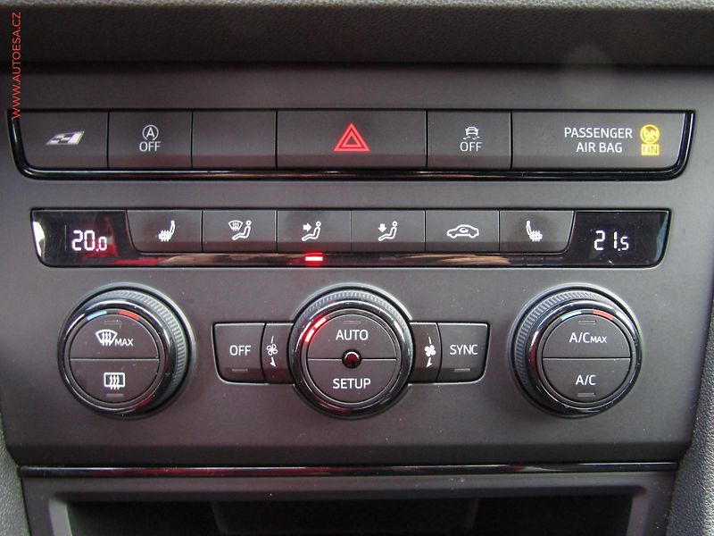 Seat Leon (2015) 2.0 TSi, ČR, Cupra, DSG, LED - fotka 16 z 19
